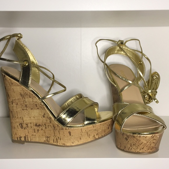 Gold Wedges - Picture 1 of 4